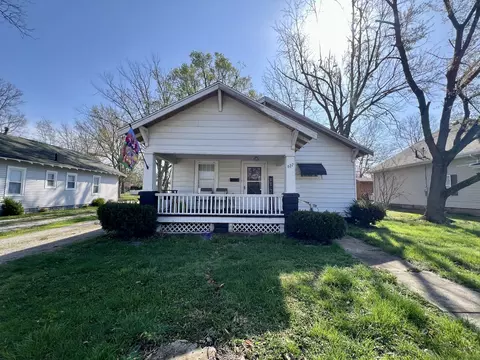 927 Division St, Charleston, IL 61920