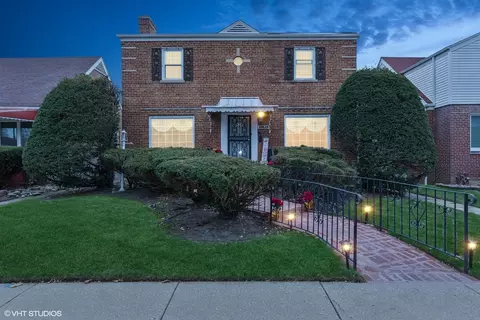 10825 S Parnell Ave, Chicago, IL 60628