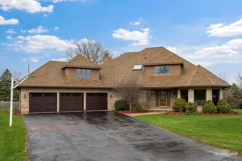 17 Red Hawk Ct, Oswego, IL 60543