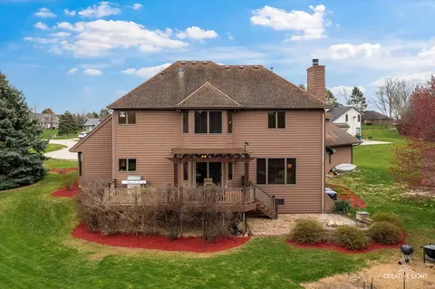 17 Red Hawk Ct, Oswego, IL 60543 photo 2