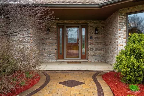 17 Red Hawk Ct, Oswego, IL 60543 photo 3