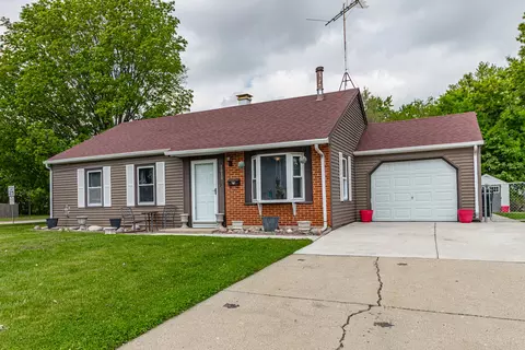 1010 S Park Blvd, Streamwood, IL 60107