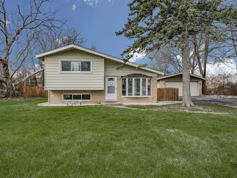 1520 Indian Hill Dr, Schaumburg, IL 60193