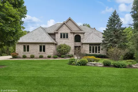 18 Stone Creek Dr, Hawthorn Woods, IL 60047