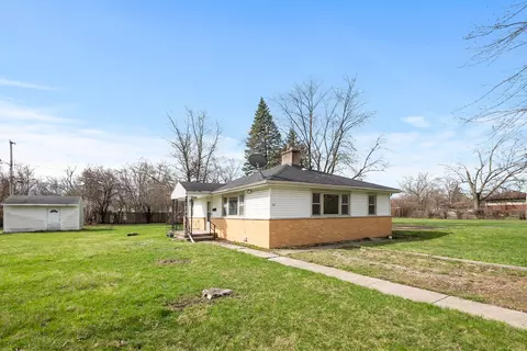 32 E Center St, Glenwood, IL 60425