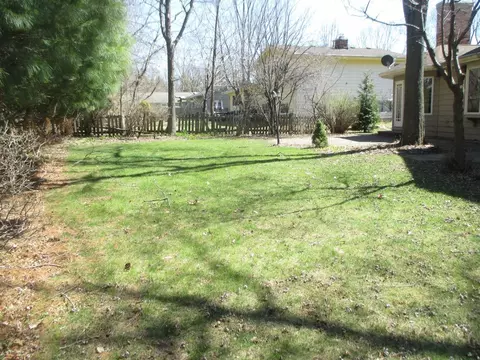 Exterior - 521 Colonial Ct, Algonquin, IL 60102 photo 5 of 6