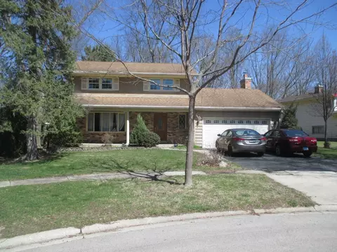 Exterior - 521 Colonial Ct, Algonquin, IL 60102 photo 1 of 6