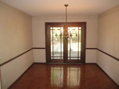 Dining - 521 Colonial Ct, Algonquin, IL 60102 photo 1 of 1