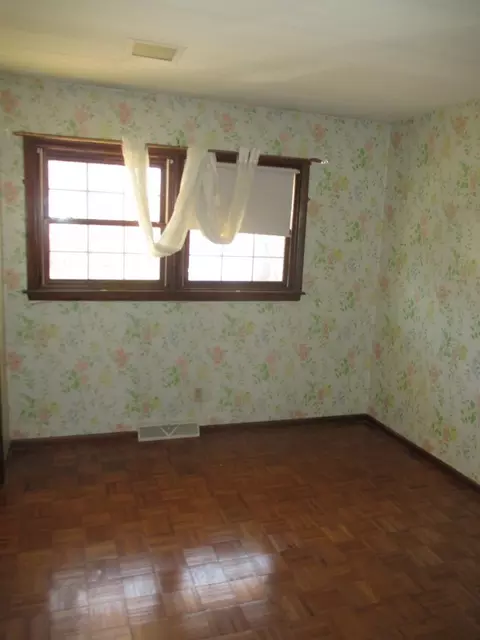 Bedroom - 521 Colonial Ct, Algonquin, IL 60102 photo 1 of 5