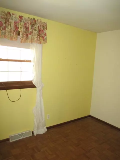 Bedroom - 521 Colonial Ct, Algonquin, IL 60102 photo 2 of 5