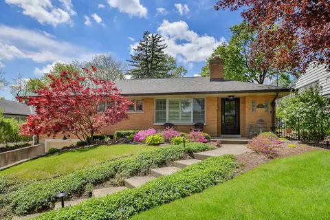 254 Spring Ave, Glen Ellyn, IL 60137