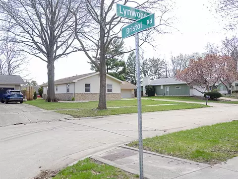 2108 Lynwood Dr, Champaign, IL 61821 photo 54
