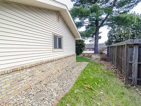 2108 Lynwood Dr, Champaign, IL 61821 photo 48