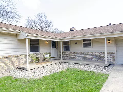 2108 Lynwood Dr, Champaign, IL 61821 photo 4