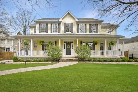 439 Bryant Ave, Glen Ellyn, IL 60137