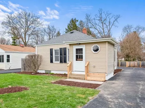 3 S467 Warren Ave, Warrenville, IL 60555