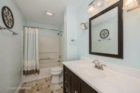 Bath - 1641 Foster Cir, Algonquin, IL 60102 photo 3 of 4