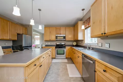 Kitchen - 1641 Foster Cir, Algonquin, IL 60102 photo 2 of 2