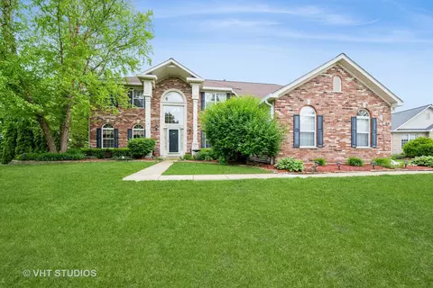 Exterior - 1641 Foster Cir, Algonquin, IL 60102 photo 2 of 5