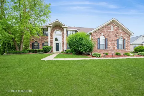 1641 Foster Cir, Algonquin, IL 60102