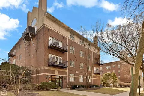 1319 Chicago Ave #404, Evanston, IL 60201