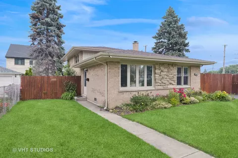 8800 44th Pl, Brookfield, IL 60513