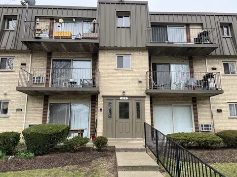 573 Fairway View Dr #2A, Wheeling, IL 60090