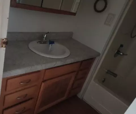 Bath - 417 Calvert Ave, Chadwick, IL 61014 photo 2 of 2