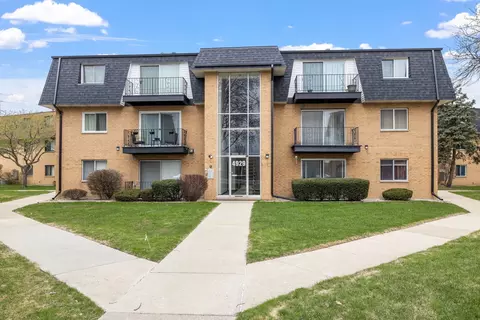 4929 W 109th St #302, Oak Lawn, IL 60453