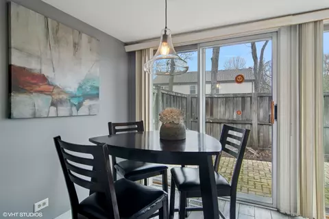Dining - 4 Brookton On Auburn, Rolling Meadows, IL 60008 photo 4 of 4