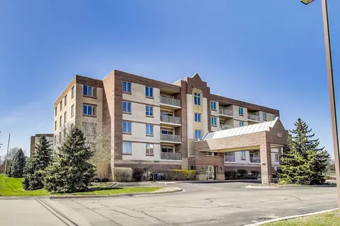 175 W Brush Hill Rd #103, Elmhurst, IL 60126