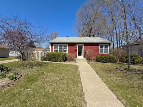 908 W 15th St, Sterling, IL 61081