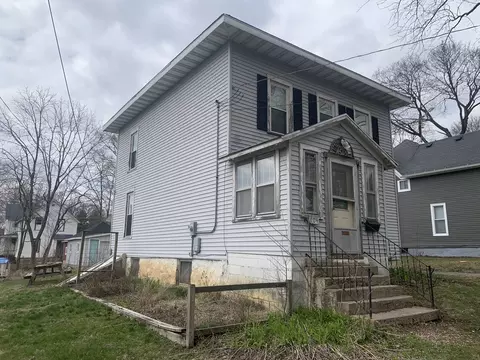 104 Grant St, Harvard, IL 60033