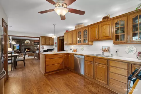 2 S550 Lakeview Dr, Wheaton, IL 60189 photo 10