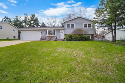 1701 Erin Dr, Normal, IL 61761 photo 2