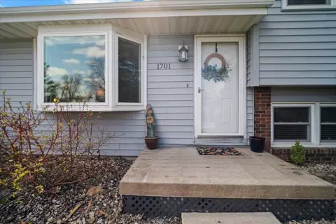 1701 Erin Dr, Normal, IL 61761 photo 3