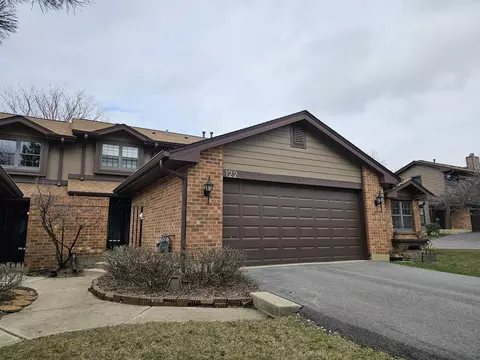 122 Indian Trail Dr, Westmont, IL 60559