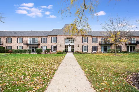 140 Carriage Way Dr #118C, Burr Ridge, IL 60527