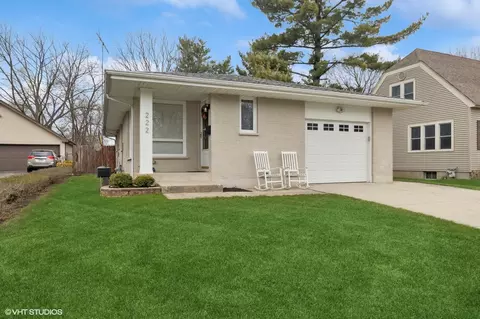 222 College St, Crystal Lake, IL 60014