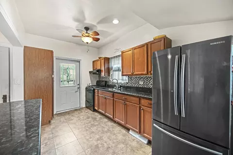 Kitchen - 3426 N Schultz Dr, Lansing, IL 60438 photo 4 of 4
