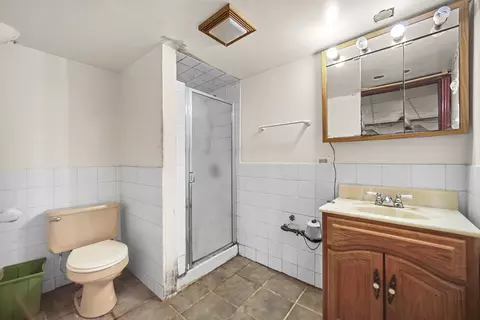 Bath - 3426 N Schultz Dr, Lansing, IL 60438 photo 3 of 3