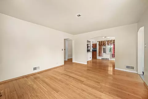Living - 3426 N Schultz Dr, Lansing, IL 60438 photo 2 of 4