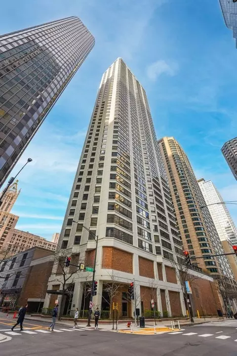 400 E Ohio St #3102, Chicago, IL 60611