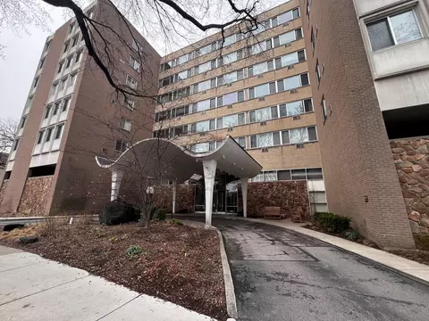 151 N Kenilworth Ave #3D, Oak Park, IL 60301