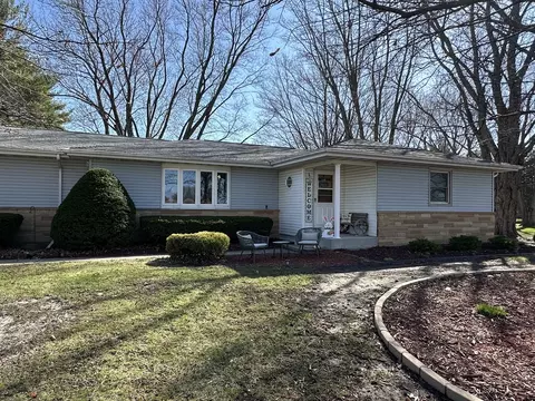 27081 Capp Rd, Sterling, IL 61081