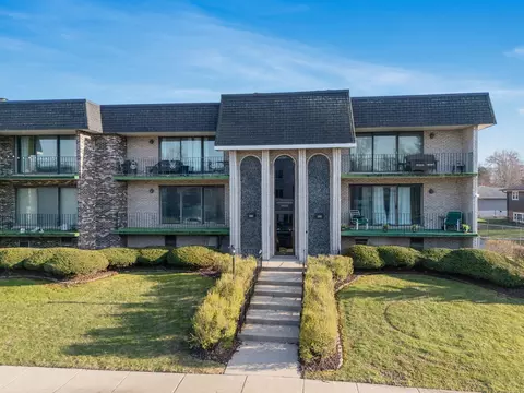 9120 S Pulaski Rd #1E, Oak Lawn, IL 60453
