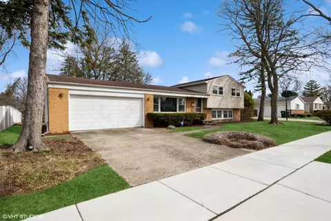 2208 N Champlain St, Arlington Heights, IL 60004