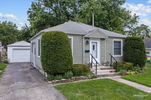 Exterior - 805 Illinois Ave, Elgin, IL 60120 photo 2 of 5