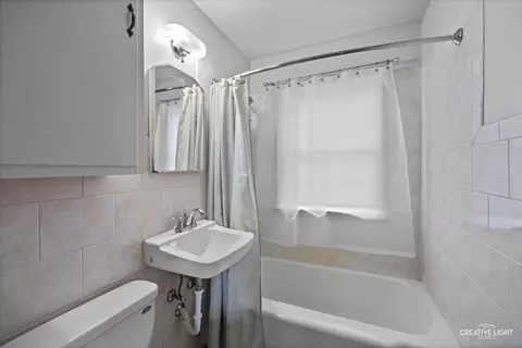 Bath - 805 Illinois Ave, Elgin, IL 60120 photo 1 of 1