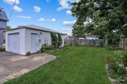 Exterior - 805 Illinois Ave, Elgin, IL 60120 photo 3 of 5